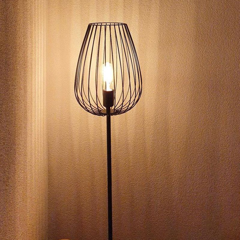 Metalowa nowoczesna lampa stojąca czarna, Kitana, z przełącznik Metalowa nowoczesna lampa stojąca czarna, Kitana, z przełącznik