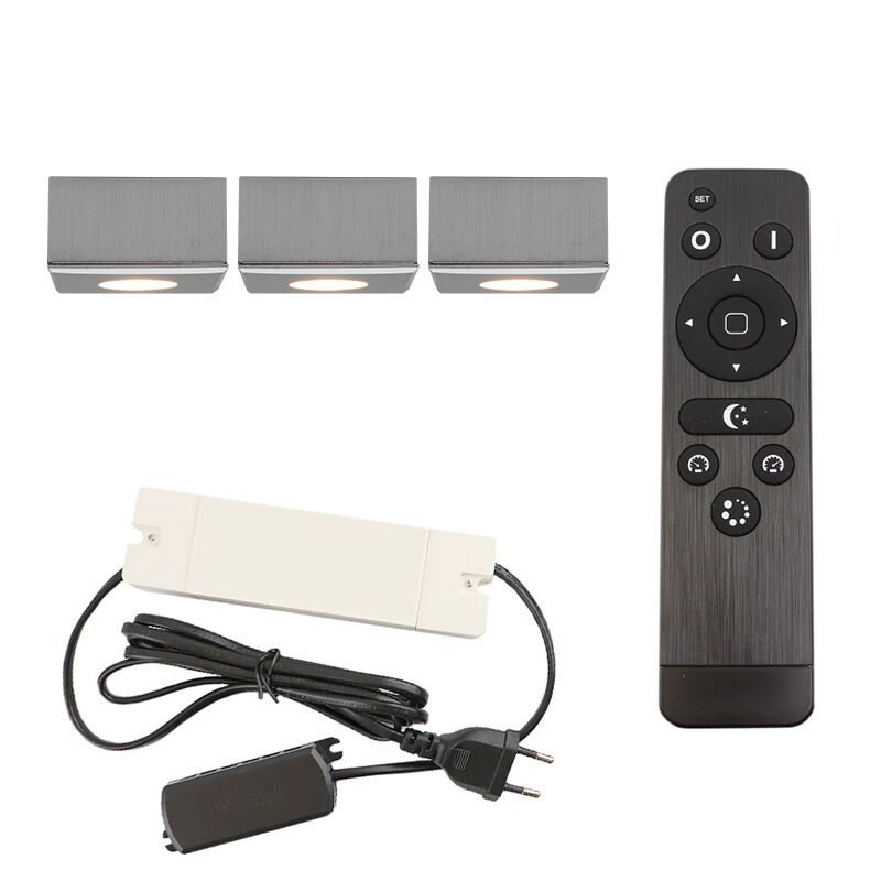 3 kwadratowe oprawy natynkowe cromowane na werandy Fredo, IP44, z zestawem przyłączeniowym i pilotem