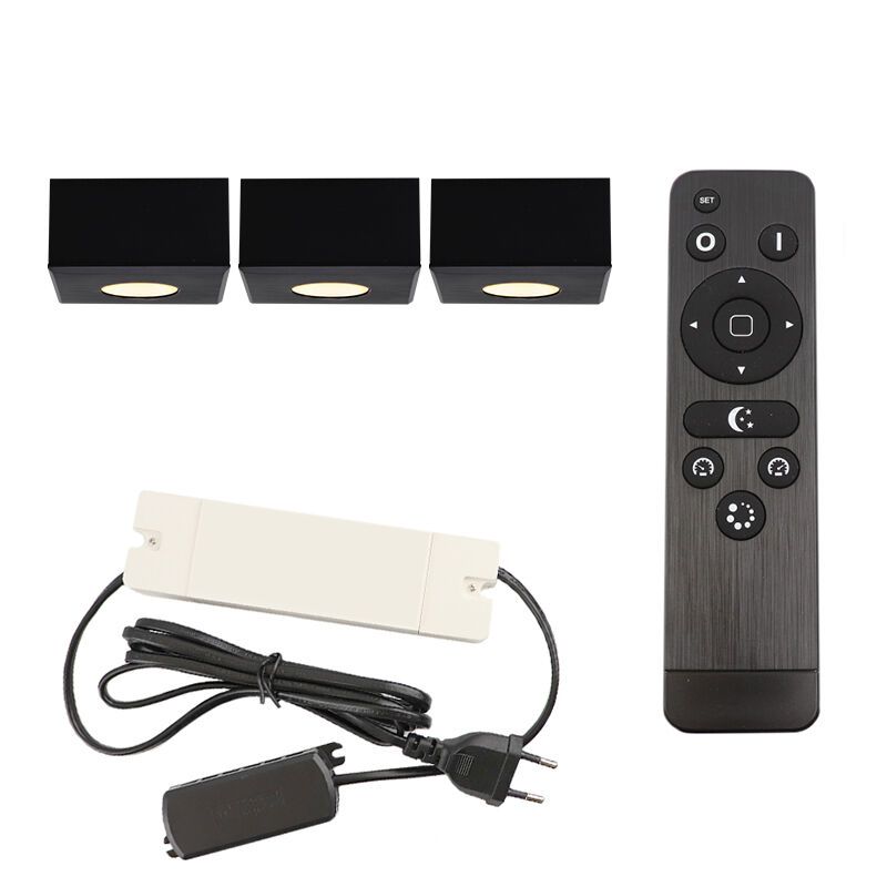 3 kwadratowe oprawy natynkowe czarne na werandy Fredo, IP44, z zestawem przyłączeniowym i pilotem 3 kwadratowe oprawy natynkowe czarne na werandy Fredo, IP44, z zestawem przyłączeniowym i pilotem