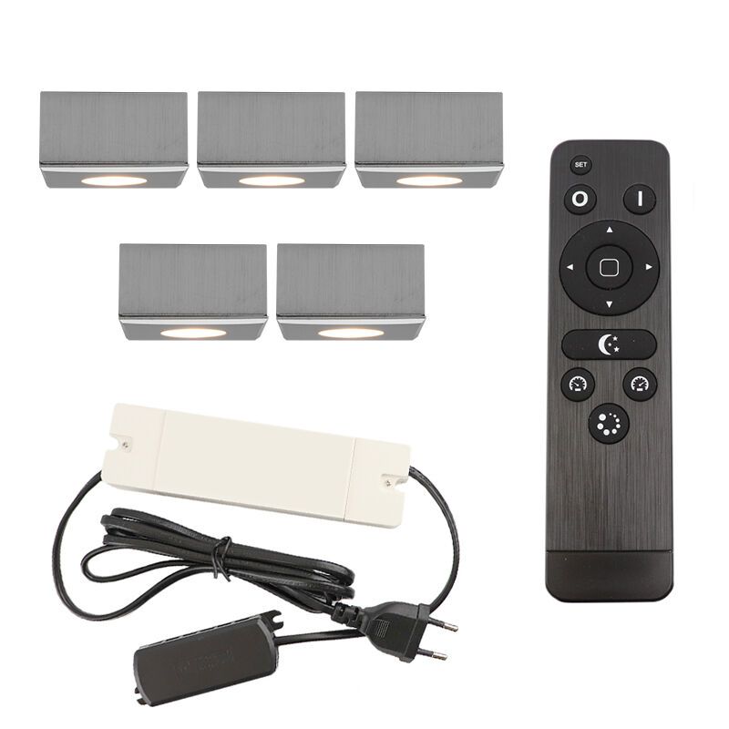 5 kwadratowe oprawy natynkowe cromowane na werandy Fredo, IP44, z zestawem przyłączeniowym i pilotem 5 kwadratowe oprawy natynkowe cromowane na werandy Fredo, IP44, z zestawem przyłączeniowym i pilotem