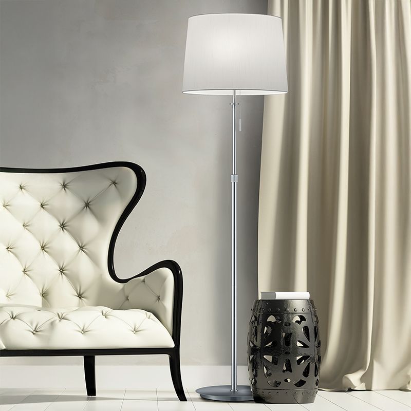 Niklowa lampa stojąca klasyczna, Niva, z przełącznik pociągowy Niklowa lampa stojąca klasyczna, Niva, z przełącznik pociągowy