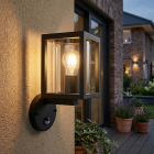 Nowoczesny kinkiet zewnętrzny z czujnikiem ruchu czarny, Amalie, IP54