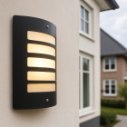 Nowoczesny kinkiet zewnętrzny z czujnikiem zmierzchu czarny, Manuel, IP44