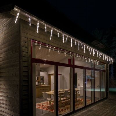 32 Zewnętrzne oświetlenie sopli, różne wysokości, szerokość 7,75 m